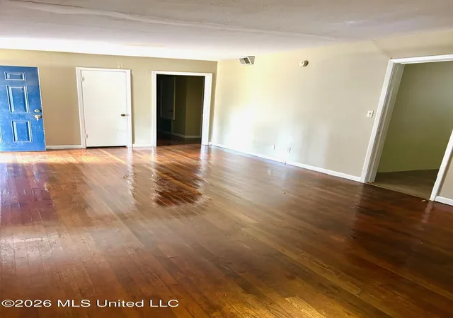 Photo 2 of Sale Pending at 427 Mcdowell Park Cir, Jackson, MS 39204 | MLS# 4155424 | Listing updated on 2026-09-14