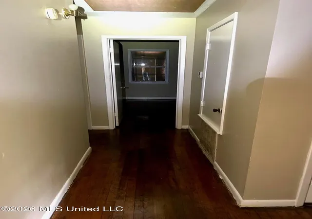 Photo 4 of Sale Pending at 427 Mcdowell Park Cir, Jackson, MS 39204 | MLS# 4155424 | Listing updated on 2026-09-14