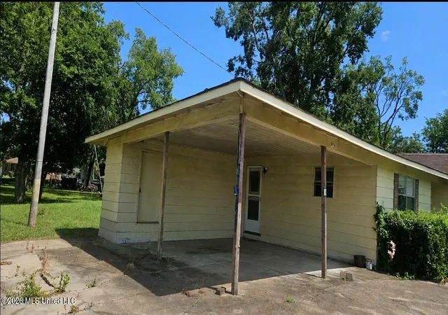 Homes for sale in Yazoo City, MS | 405 W 11th St, Yazoo City, MS 39194 | MLS# 4155448