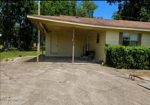 Homes for sale in Yazoo City, MS | 405 W 11Th St, Yazoo City, MS 39194 | MLS# 4155448