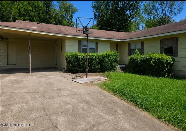 Homes for sale in Yazoo City, MS | 405 W 11Th St, Yazoo City, MS 39194 | MLS# 4155448