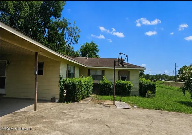 Homes for sale in Yazoo City, MS | 405 W 11Th St, Yazoo City, MS 39194 | MLS# 4155448