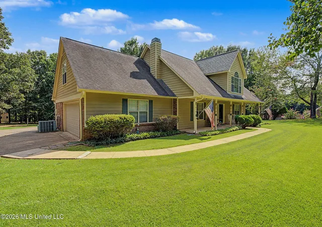 Photo 3 of Sale Pending at 12985 Pine Crst Dr, Olive Branch, MS 38654 | MLS# 4155535 | Listing updated on 2026-08-26