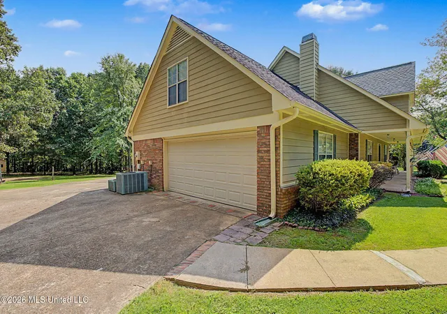 Photo 4 of Sale Pending at 12985 Pine Crst Dr, Olive Branch, MS 38654 | MLS# 4155535 | Listing updated on 2026-08-26