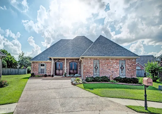 Homes for sale in Flowood, MS | 210 Tradition Cvs, Flowood, MS 39232 | MLS# 4155587