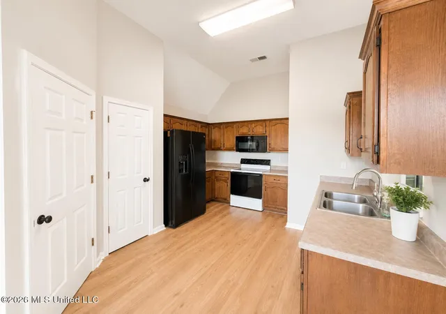 Photo 4 of Single family home for sale at 9015 Ontario Dr, Olive Branch, MS 38654 | MLS# 4155634 | Listing updated on 2026-09-01
