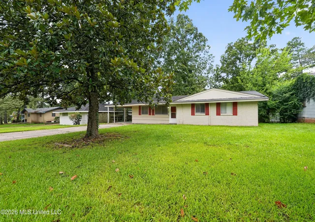 Photo 3 of Sale Pending at 133 Queen Victoria Ln, Jackson, MS 39209 | MLS# 4156054 | Listing updated on 2026-09-10