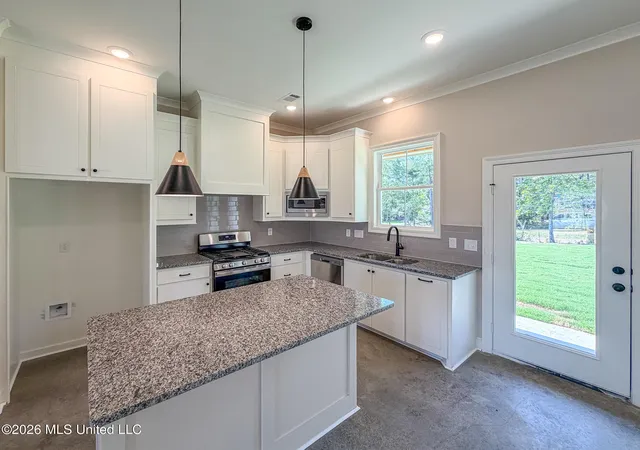Photo 3 of Single family home for sale at 1001 Riverside Ln, Pearl, MS 39208 | MLS# 4155639 | Listing updated on 2026-09-03