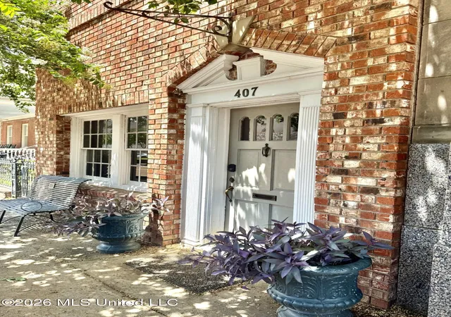 Homes for sale in Natchez, MS | 407 Franklin St, Natchez, MS 39120 | MLS# 4155726