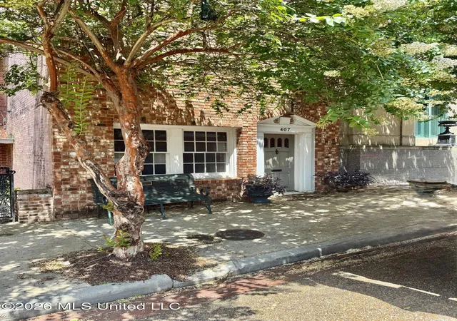 Homes for sale in Natchez, MS | 407 Franklin St, Natchez, MS 39120 | MLS# 4155726