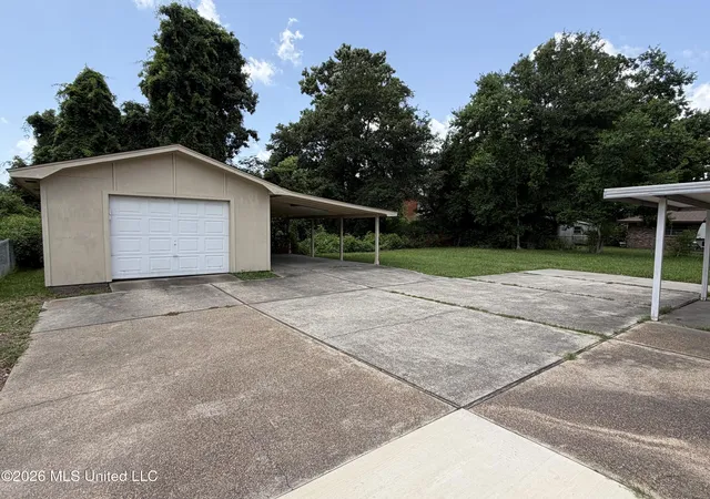 Photo 3 of Single family home for sale at 2191 Floyd Dr, Biloxi, MS 39531 | MLS# 4156408 | Listing updated on 2026-09-14
