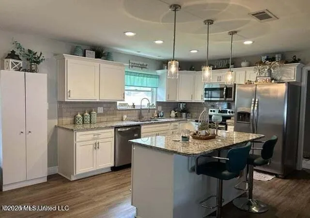 Homes for sale in Ocean Springs, MS | 3117 Beachview Dr, Ocean Springs, MS 39564 | MLS# 4155759