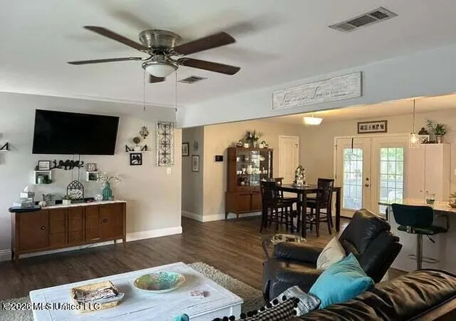 Homes for sale in Ocean Springs, MS | 3117 Beachview Dr, Ocean Springs, MS 39564 | MLS# 4155759