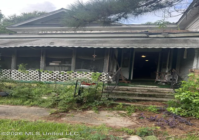Homes for sale in Hattiesburg, MS | 813 Davidson Pl, Hattiesburg, MS 39401 | MLS# 4155764