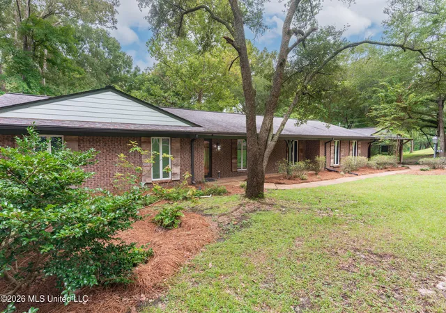 Photo 2 of Single family home for sale at 105 Mclendon Dr, Raymond, MS 39154 | MLS# 4155984 | Listing updated on 2026-09-15