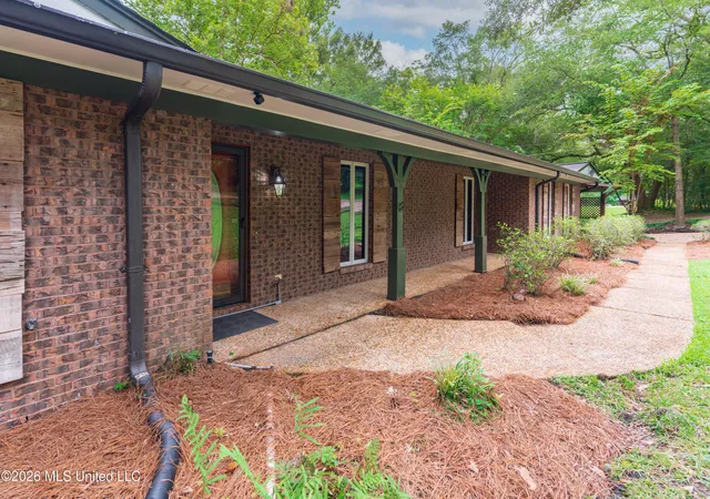 Photo 3 of Single family home for sale at 105 Mclendon Dr, Raymond, MS 39154 | MLS# 4155984 | Listing updated on 2026-09-15