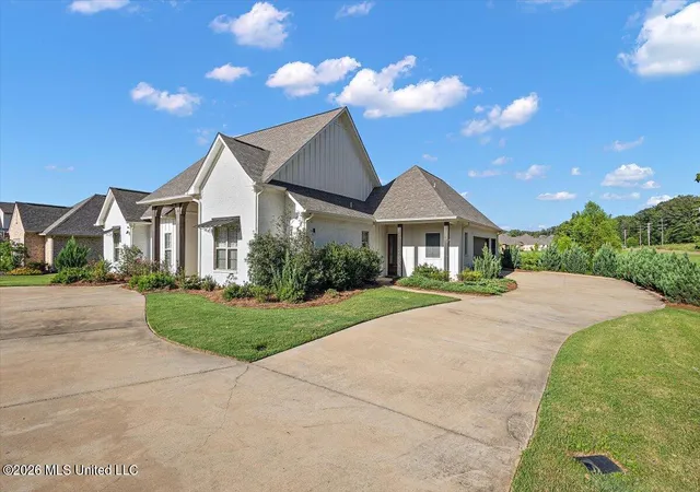 Photo 2 of Single family home for sale at 100 Camden Lake Dr, Madison, MS 39110 | MLS# 4155945 | Listing updated on 2026-09-16