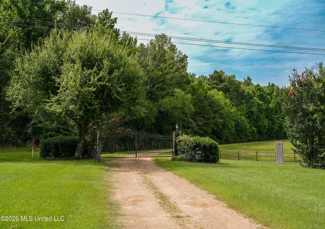 Photo 3 of Sale Pending at 15555 Highway 18, Raymond, MS 39154 | MLS# 4156616 | Listing updated on 2026-08-10