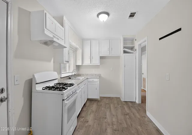 Photo 3 of Single family home for sale at 120 Wacker Dr, Jackson, MS 39206 | MLS# 4157017 | Listing updated on 2026-09-09