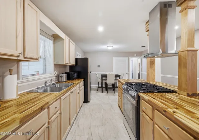 Photo 3 of Sale Pending at 2130 Driftwood Dr, Biloxi, MS 39531 | MLS# 4156036 | Listing updated on 2026-09-17
