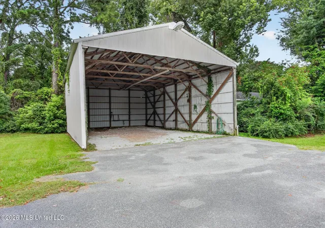 Photo 4 of Single family home for sale at 3618 Bellview Ave, Moss Point, MS 39563 | MLS# 4155913 | Listing updated on 2026-09-23