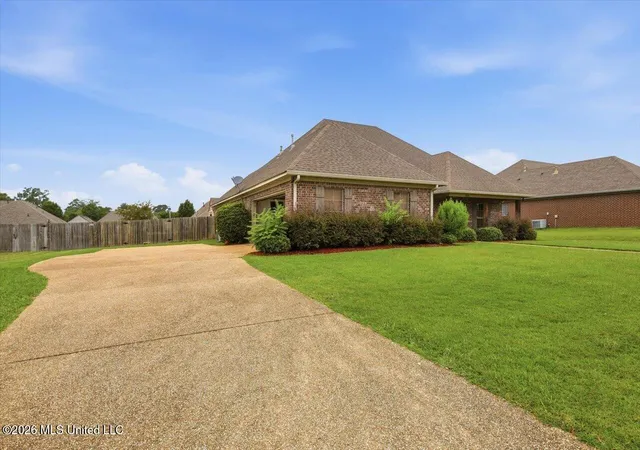 Photo 2 of Single family home for sale at 430 Rolling Hills Cir, Brandon, MS 39042 | MLS# 4155920 | Listing updated on 2026-09-16