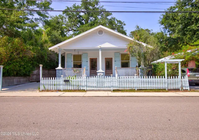 Photo 2 of Single family home for sale at 241 Washington St, Bay Saint Louis, MS 39520 | MLS# 4158493 | Listing updated on 2026-08-07