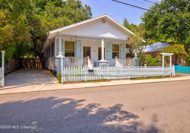 Photo 4 of Single family home for sale at 241 Washington St, Bay Saint Louis, MS 39520 | MLS# 4158493 | Listing updated on 2026-09-21