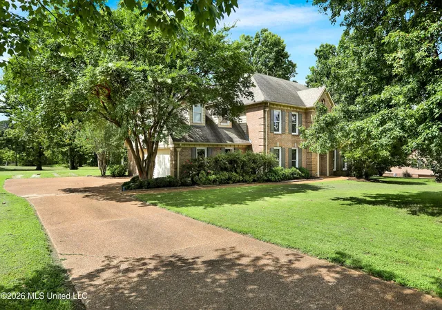 Photo 3 of Sale Pending at 7925 Hunters Crk Dr, Olive Branch, MS 38654 | MLS# 4156025 | Listing updated on 2026-07-30