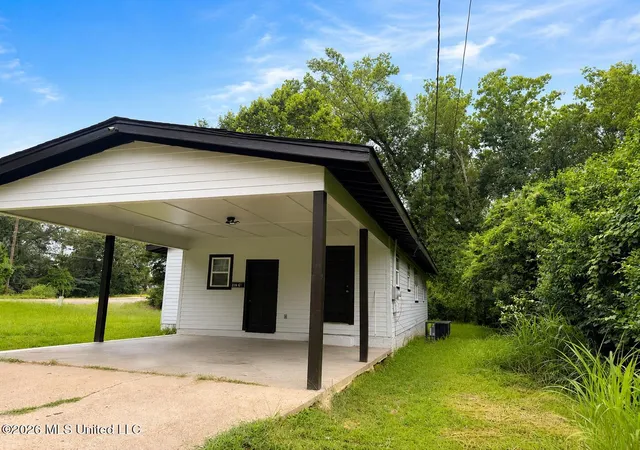 Photo 2 of Sale Pending at 216 E Northside Dr, Jackson, MS 39206 | MLS# 4156316 | Listing updated on 2026-07-25