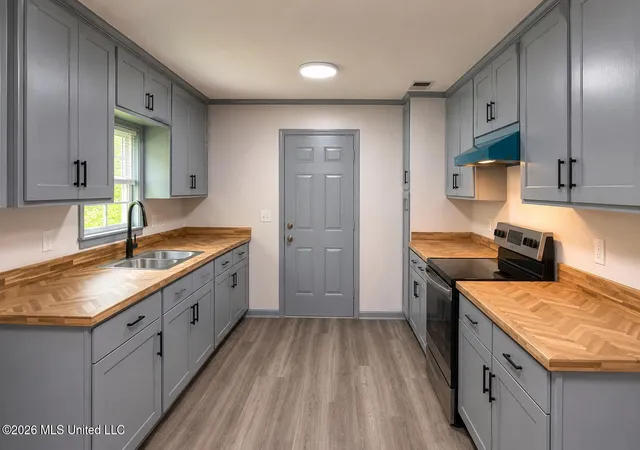 Photo 3 of Sale Pending at 216 E Northside Dr, Jackson, MS 39206 | MLS# 4156316 | Listing updated on 2026-07-25