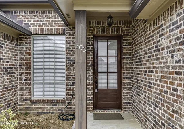 Photo 1 of Single family home for sale at 303 Ridge Pointe Dr, Brandon, MS 39042 | MLS# 4156222 | Listing updated on 2026-09-21