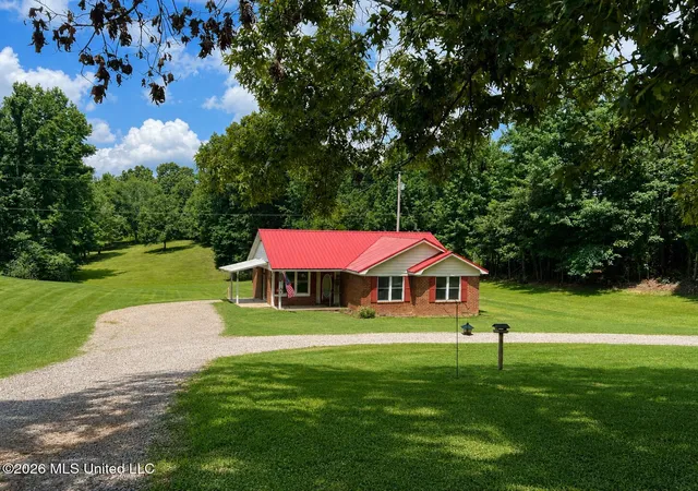 Photo 1 of Single family home for sale at 215 White Rd, Holly Springs, MS 38635 | MLS# 4156100 | Listing updated on 2026-07-24