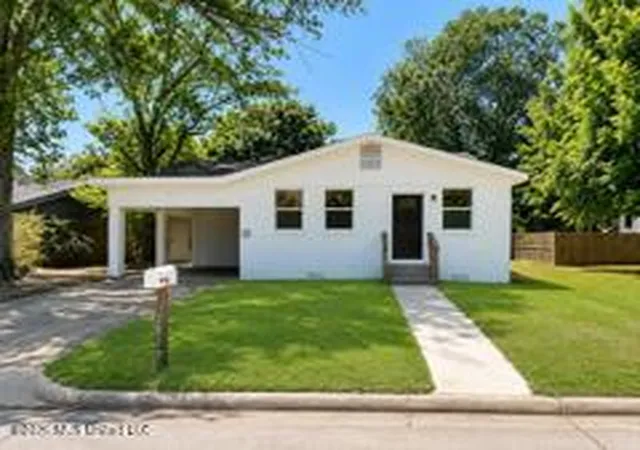 Photo 1 of Single family home for sale at 2011 14th Street, Pascagoula, MS 39567 | MLS# 4156005 | Listing updated on 2026-09-15