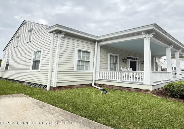 Photo 3 of Single family home for sale at 304 S Rankin St, Natchez, MS 39120 | MLS# 4156008 | Listing updated on 2026-07-20