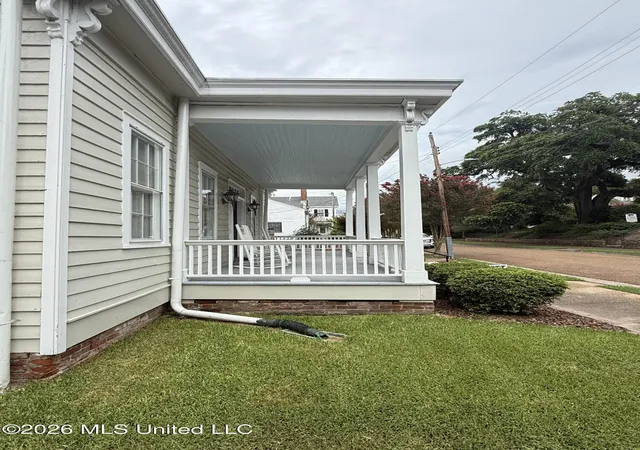 Photo 3 of Single family home for sale at 304 S Rankin St, Natchez, MS 39120 | MLS# 4156008 | Listing updated on 2026-07-20