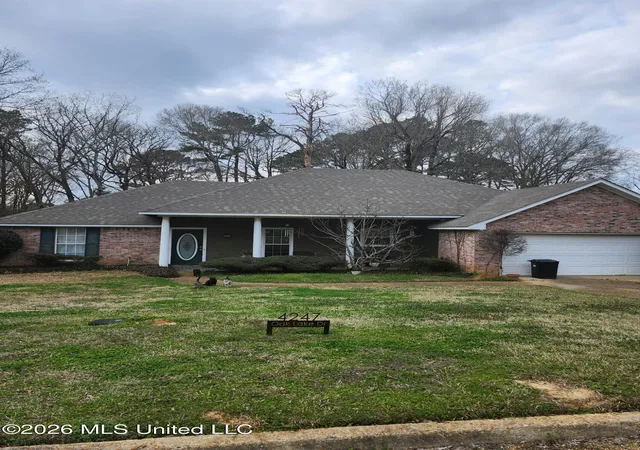 Photo 1 of Sale Pending at 4247 Oak Lake Dr, Jackson, MS 39212 | MLS# 4156044 | Listing updated on 2026-09-18