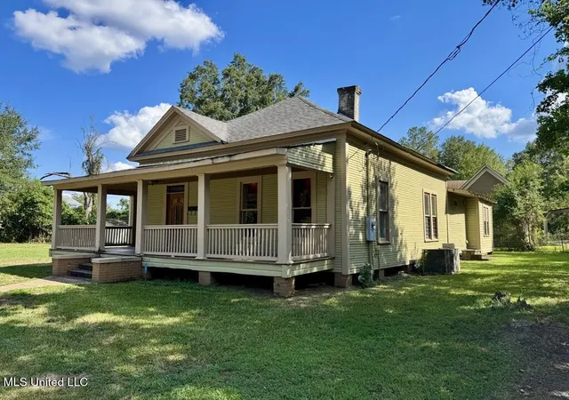 Photo 1 of Sale Pending at 104 Columbia St, Hattiesburg, MS 39401 | MLS# 4156026 | Listing updated on 2026-08-15