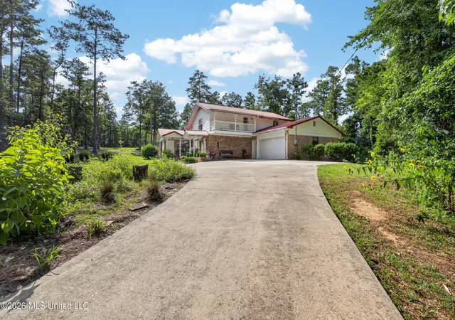 Photo 4 of Single family home for sale at 929 Crooked Crk Rd, Silver Creek, MS 39663 | MLS# 4156039 | Listing updated on 2026-07-23