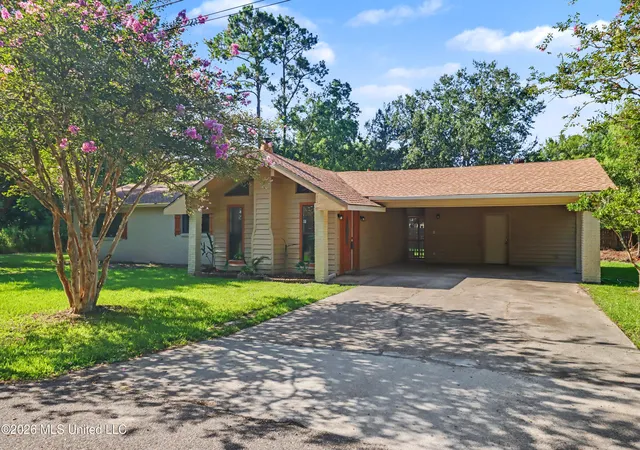 Photo 1 of Single family home for sale at 225 Trout St, Waveland, MS 39576 | MLS# 4156172 | Listing updated on 2026-09-12