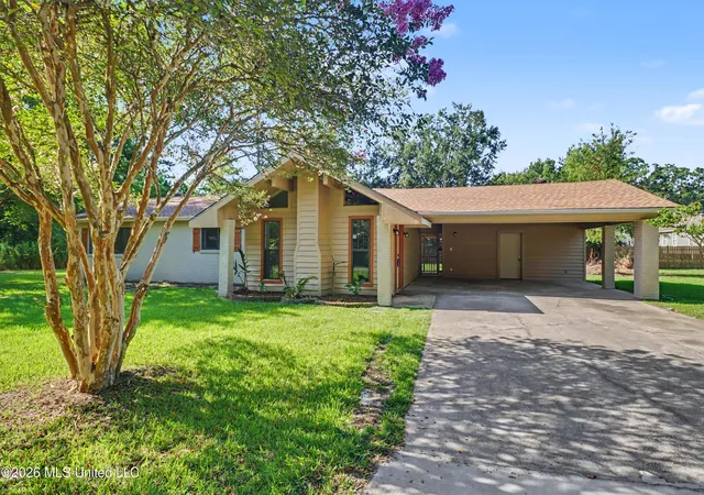 Photo 2 of Single family home for sale at 225 Trout St, Waveland, MS 39576 | MLS# 4156172 | Listing updated on 2026-09-12