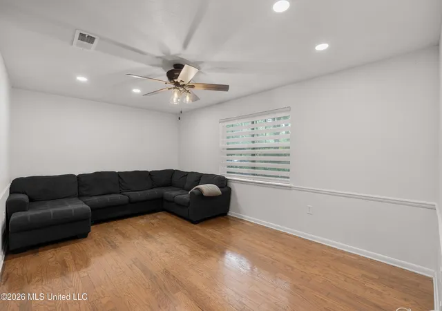 Photo 4 of Single family home for sale at 100 Virginia Dr, Hattiesburg, MS 39401 | MLS# 4156050 | Listing updated on 2026-09-15