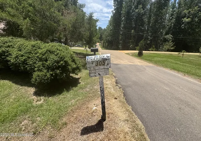 Photo 1 of Single family home for sale at 305 Shady Oak St, Raleigh, MS 39153 | MLS# 4156102 | Listing updated on 2026-09-18