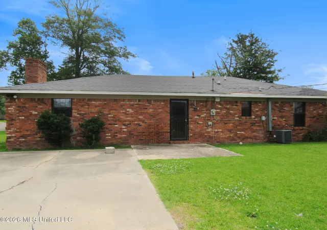 Photo 2 of Sale Pending at 1003 Florida Ave, Clarksdale, MS 38614 | MLS# 4156060 | Listing updated on 2026-08-26