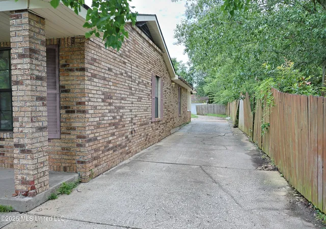 Photo 3 of Single family home for sale at 906 Belair St, Pascagoula, MS 39567 | MLS# 4156609 | Listing updated on 2026-10-04