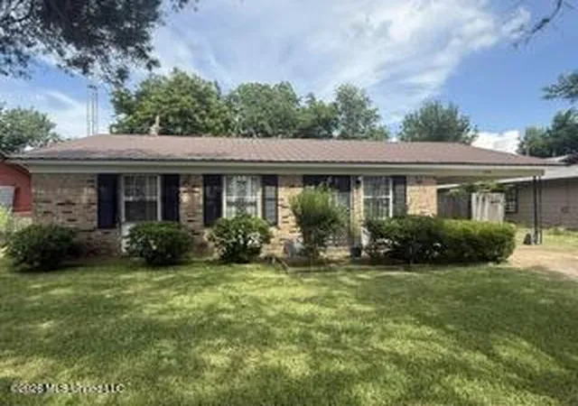 1st image of 2004 Canary Ln, Clarksdale, MS 38614 | MLS# 4156101