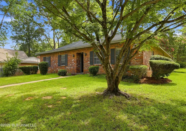 Photo 2 of Sale Pending at 5406 Suffolk Dr, Jackson, MS 39211 | MLS# 4156474 | Listing updated on 2026-09-15