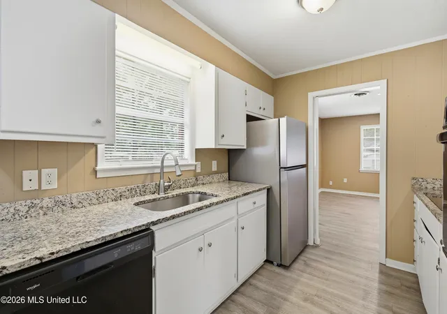 Photo 3 of Sale Pending at 5406 Suffolk Dr, Jackson, MS 39211 | MLS# 4156474 | Listing updated on 2026-09-15