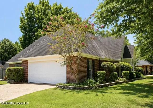Photo 2 of Sale Pending at 101 Stonebridge Ln, Clinton, MS 39056 | MLS# 4156891 | Listing updated on 2026-08-23