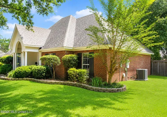 Photo 3 of Sale Pending at 101 Stonebridge Ln, Clinton, MS 39056 | MLS# 4156891 | Listing updated on 2026-08-23